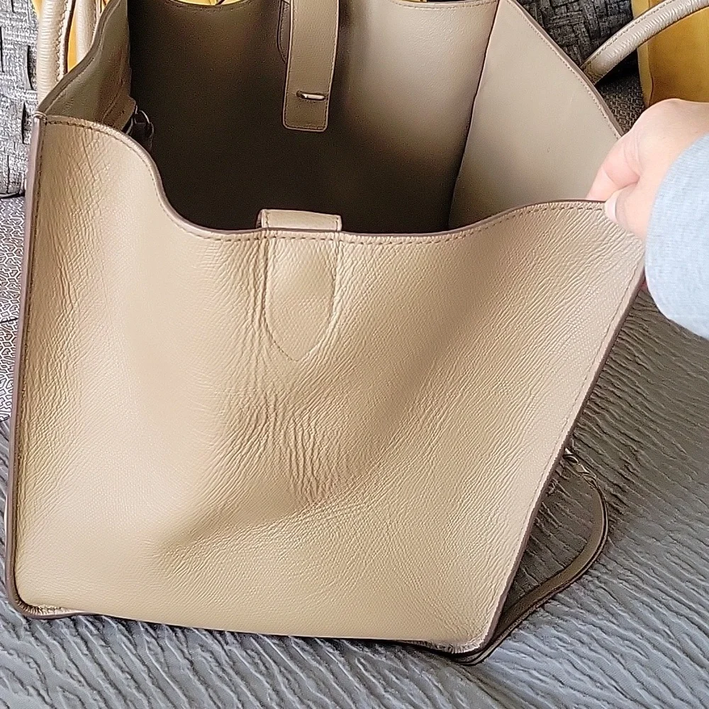 Celine Medium Phantom Beige/Tan Leather Tote - Picture 4 of 11